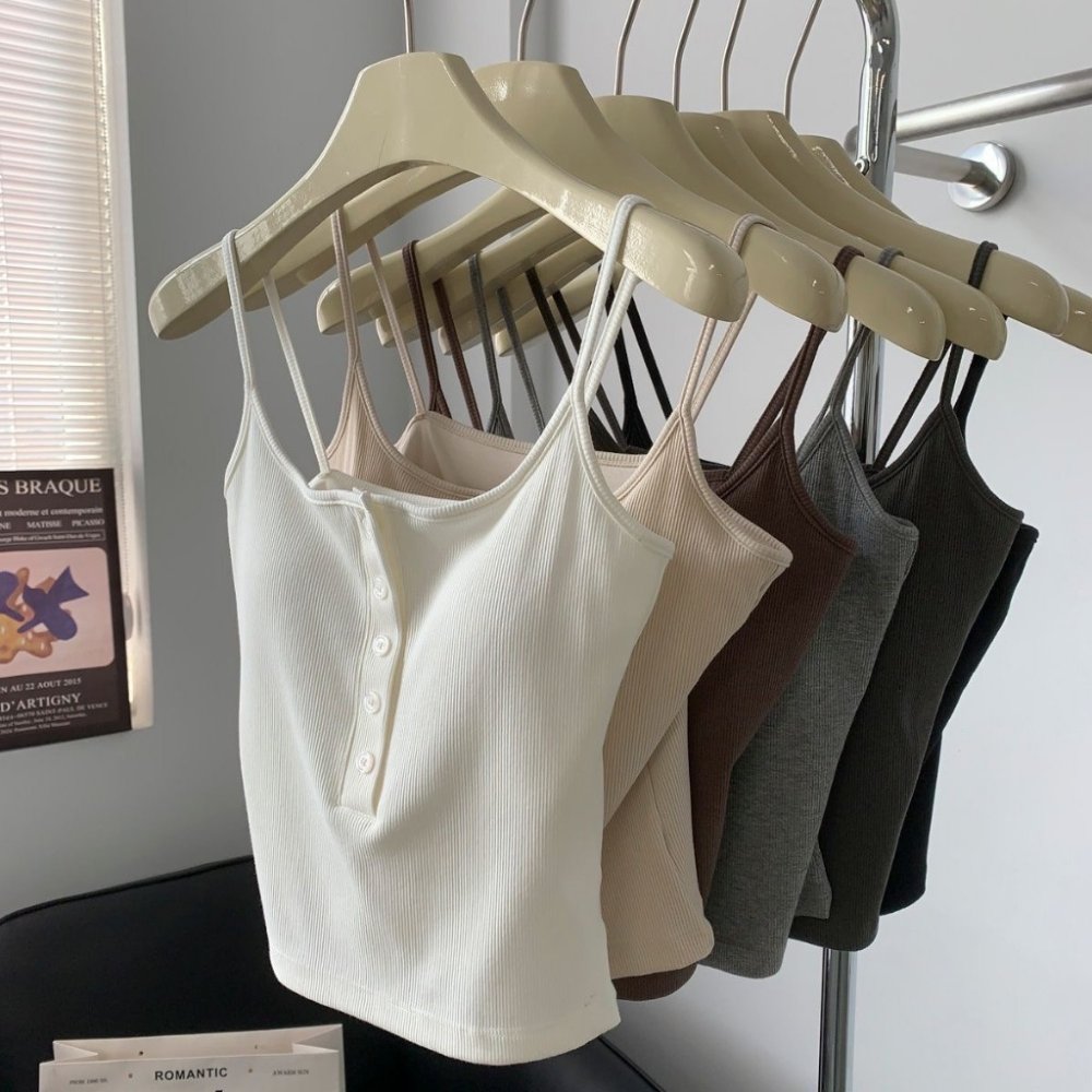 เสื้อสายเดี่ยว ฟองน้ำในตัวเย็บติดเนื้อผ้า ทรงสวยใส่สบายผ้านิ่มตกเเต่งกนะดุมน่ารัก รุ่น B-102 ส่งจากไทย