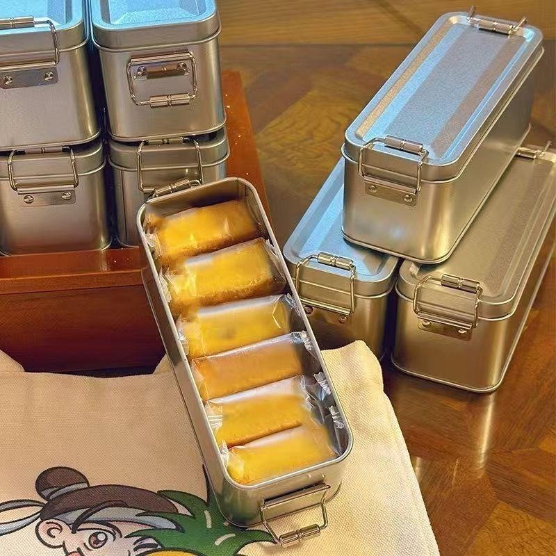 พายสับปะรด 8 ชิ้นต่อกล่อง หอมอร่อย ไส้แน่น บรรจุภัณฑ์สวยงาม หวานพอดี ขนมของฝาก มีสต็อกจัดส่งเร็ว